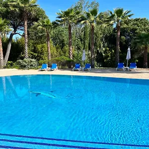 https://hotel-la-romarine.fr-provencehotel.com